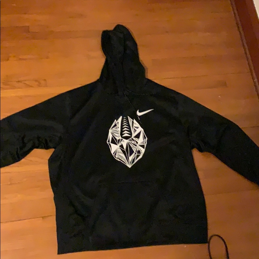 NWOT 3xl fits like a tall 1xl Nike sweatshirt